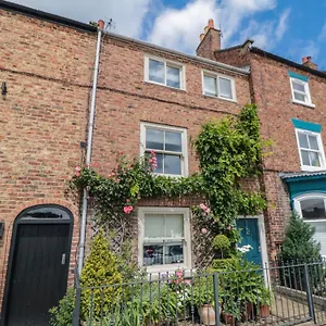 5 College Square , Middlesbrough United Kingdom